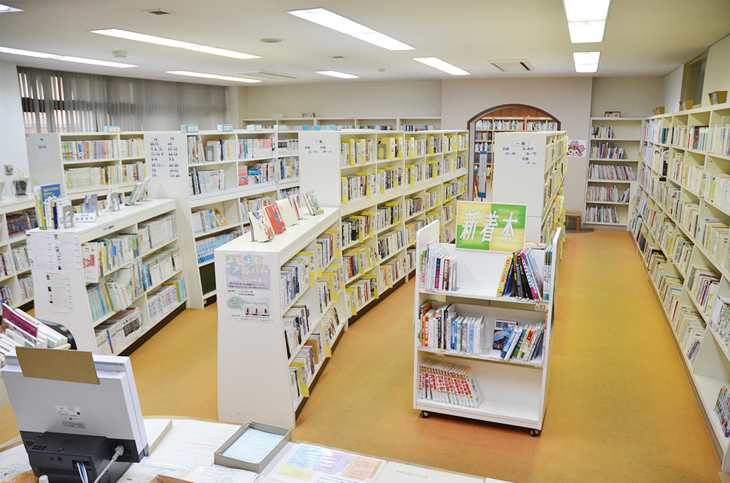 本巣図書室の館内