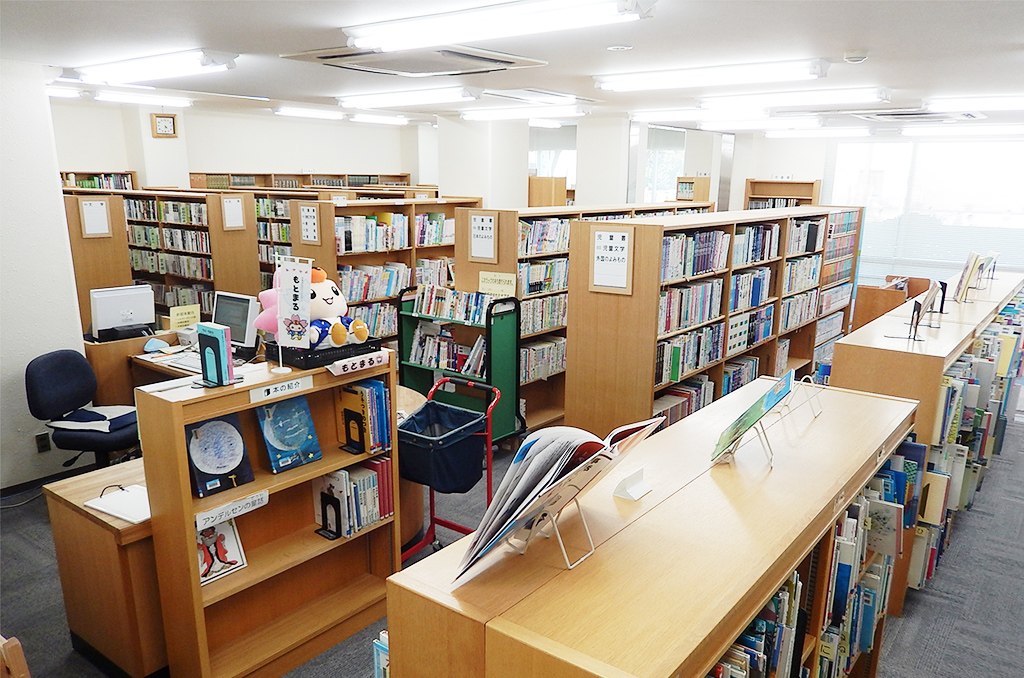 糸貫図書室の館内